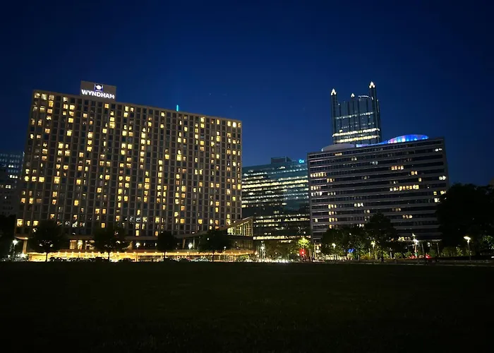 Sprawling Stadium Views Wonderful Location 24-7 Parking Gym Lounge