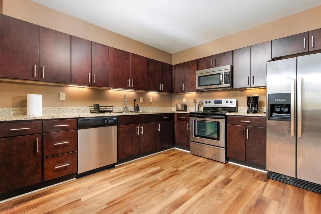 Sprawling Stadium Views Wonderful Location 24-7 Parking Gym Lounge * Pittsburgh