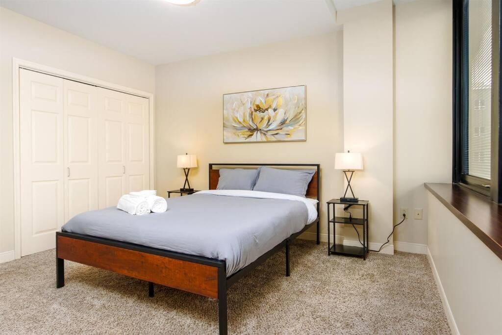Apartment Sprawling Stadium Views Wonderful Location 24-7 Parking Gym Lounge Pittsburgh