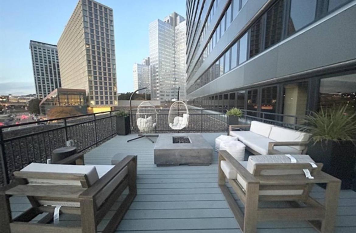 Sprawling Stadium Views Wonderful Location 24-7 Parking Gym Lounge Pittsburgh